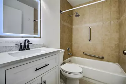 8800 Lake Park Cir N, Davie, FL 33328 - Photo 24