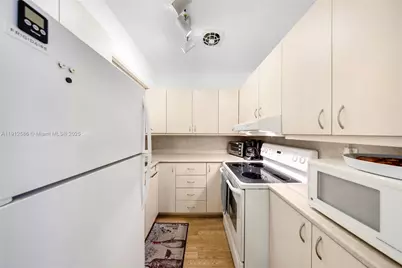 900 SW 10th Ter #8S, Hallandale Beach, FL 33009 - Photo 8