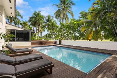 19035 E Saint Andrews Dr, Hialeah, FL 33015 - Photo 4