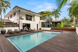 19035 E St Andrews Dr, Hialeah, FL 33015 - Photo 8