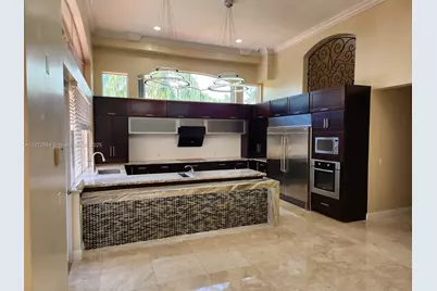 321 Windmill Palm Ave, Plantation, FL 33324 - Photo 6