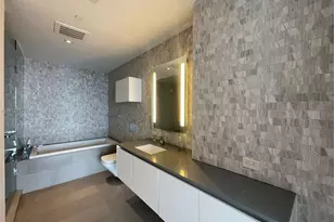 68 SE 6th St, Miami, FL 33131 - Photo 18