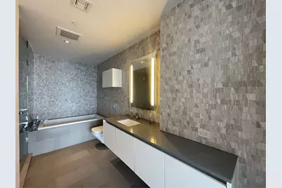 68 SE 6th St #3806, Miami, FL 33131 - Photo 18