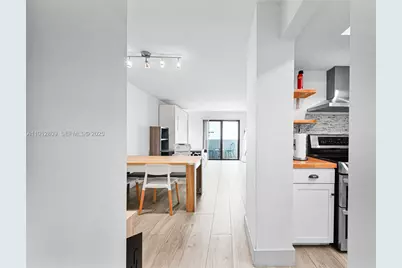 1418 Collins Ave #302, Miami Beach, FL 33139 - Photo 8