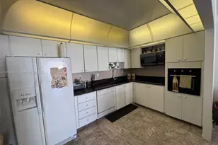 19390 Collins Ave, Sunny Isles Beach, FL 33160 - Photo 10