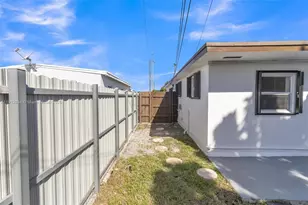 342 W 37th St, Hialeah, FL 33012 - Photo 6