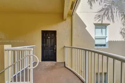 100 Jacaranda Country Club Dr #203, Plantation, FL 33324 - Photo 4