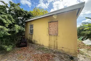 1865 NW 70th St, Miami, FL 33147 - Photo 4