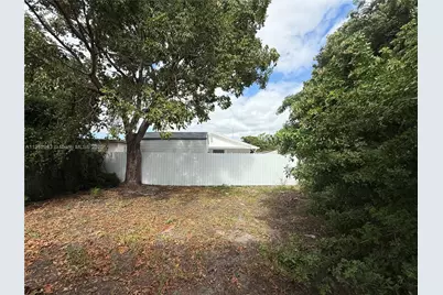 1865 NW 70th St, Miami, FL 33147 - Photo 8