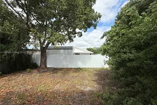 1865 NW 70th St, Miami, FL 33147 - Photo 8