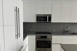 68 SE 6th St, Miami, FL 33131 - Photo 18