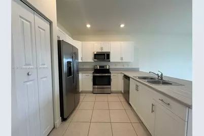 11325 W 34th Way, Hialeah, FL 33018 - Photo 12