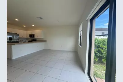 11325 W 34th Way, Hialeah, FL 33018 - Photo 4