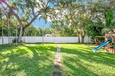 114 NE 107th St, Miami Shores, FL 33161 - Photo 4