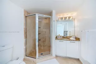 41 SE 5th St, Miami, FL 33131 - Photo 12