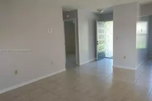 428 Hunter Cir, Kissimmee, FL 34758 - Photo 2