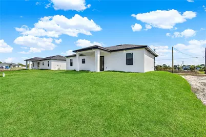916 Manresa Ave S, Lehigh Acres, FL 33974 - Photo 26