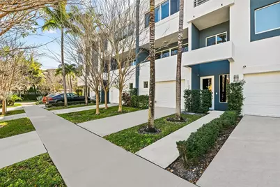 704 NE 5th St, Fort Lauderdale, FL 33301 - Photo 14