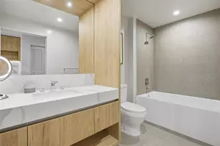 11 NE 6th St, Miami, FL 33132 - Photo 20