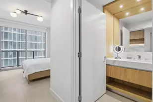 11 NE 6th St, Miami, FL 33132 - Photo 22