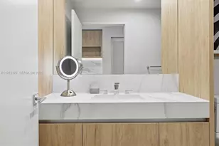 11 NE 6th St, Miami, FL 33132 - Photo 26