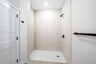 4307 E 8th Ct, Hialeah, FL 33013 - Photo 20