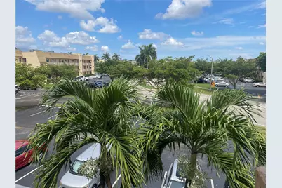 8460 Sunrise Lakes Blvd #308, Sunrise, FL 33322 - Photo 1