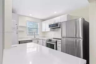 810 SE 7th St, Deerfield Beach, FL 33441 - Photo 12