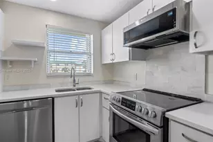 810 SE 7th St, Deerfield Beach, FL 33441 - Photo 14