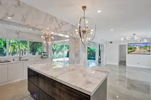 2421 NE 7th Pl, Fort Lauderdale, FL 33304 - Photo 2