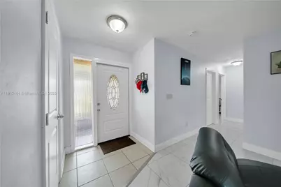 246 SE 44th St, Cape Coral, FL 33904 - Photo 6