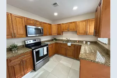 610 E 8th Ave, Hialeah, FL 33010 - Photo 14