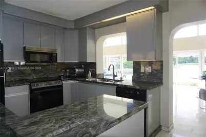 4511 King Palm Dr, Tamarac, FL 33319 - Photo 10