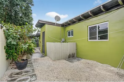 270 NW 106th St, Miami, FL 33150 - Photo 24