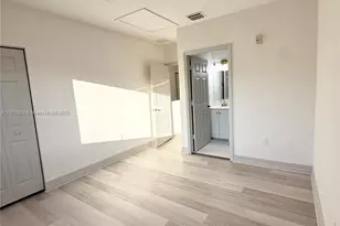 7991 NW 8th St, Miami, FL 33126 - Photo 12