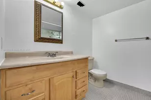 1000 Parkview Dr, Hallandale Beach, FL 33009 - Photo 20