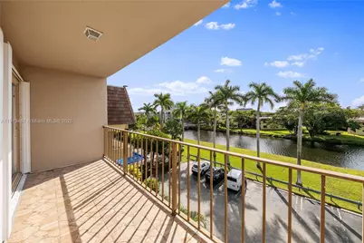 7900 Camino Cr #401, Miami, FL 33143 - Photo 1