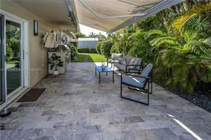930 N 11th Ct, Hollywood, FL 33019 - Photo 38