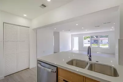 6371 Scott St, Hollywood, FL 33024 - Photo 8