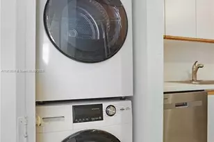 1621 Bay Rd, Miami Beach, FL 33139 - Photo 6