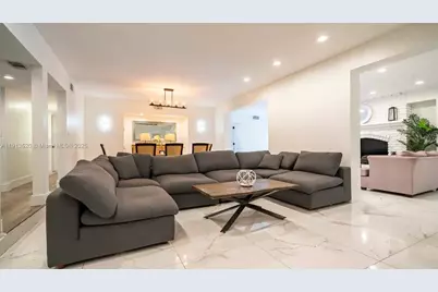 1025 N Southlake Dr, Hollywood, FL 33019 - Photo 16