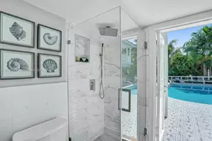 1025 N Southlake Dr, Hollywood, FL 33019 - Photo 18