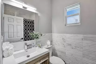 1025 N Southlake Dr, Hollywood, FL 33019 - Photo 20