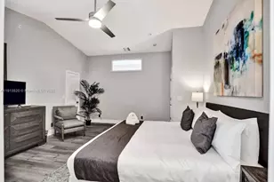 1025 N Southlake Dr, Hollywood, FL 33019 - Photo 8