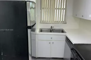 8860 Fontainebleau Blvd, Miami, FL 33172 - Photo 12