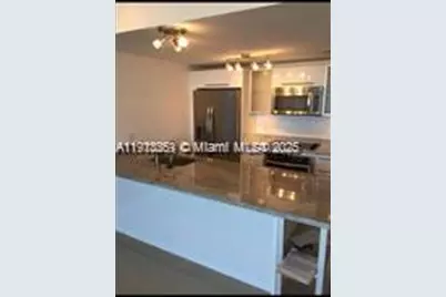 185 SW 7th St #2505, Miami, FL 33130 - Photo 4