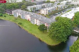 1080 Del Lago Cir, Sunrise, FL 33313 - Photo 18