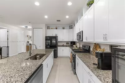 7464 Estero Dr, Lake Worth, FL 33463 - Photo 6