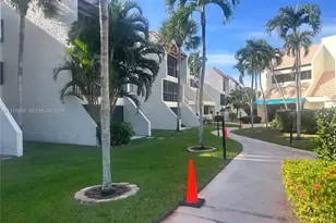 303 Racquet Club Rd, Weston, FL 33326 - Photo 2