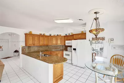 8007 SW 157th Pl, Miami, FL 33193 - Photo 10